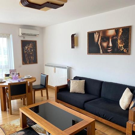 Sunny Two Room Apartment, Baneasa, Petrom City, Free Wi-Fi And Underground Parking Bukares Bagian luar foto