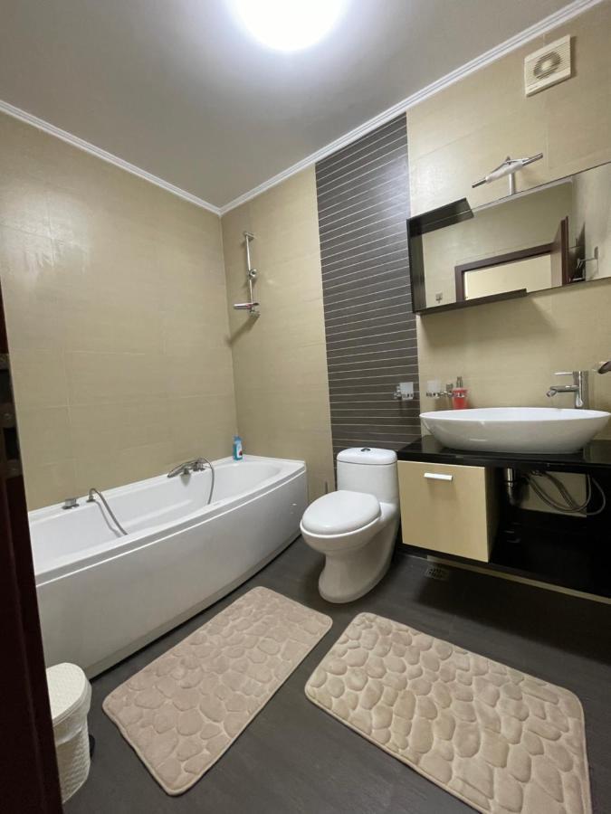 Sunny Two Room Apartment, Baneasa, Petrom City, Free Wi-Fi And Underground Parking Bukares Bagian luar foto