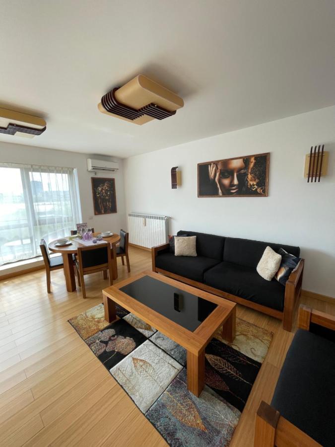 Sunny Two Room Apartment, Baneasa, Petrom City, Free Wi-Fi And Underground Parking Bukares Bagian luar foto