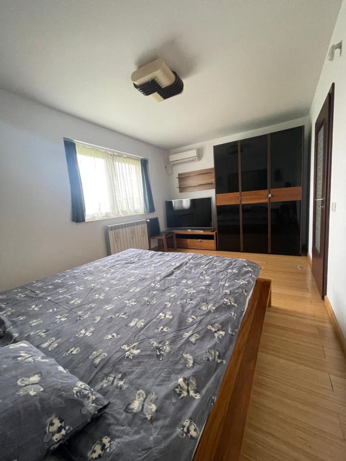 Sunny Two Room Apartment, Baneasa, Petrom City, Free Wi-Fi And Underground Parking Bukares Bagian luar foto